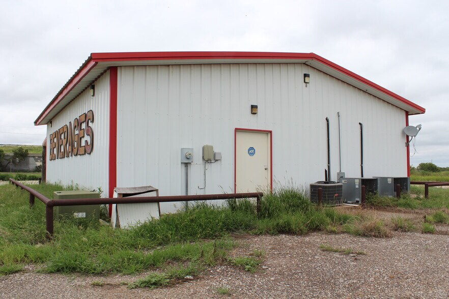 More Photos Of 503 S 5th St, Goree General Retail For Sale