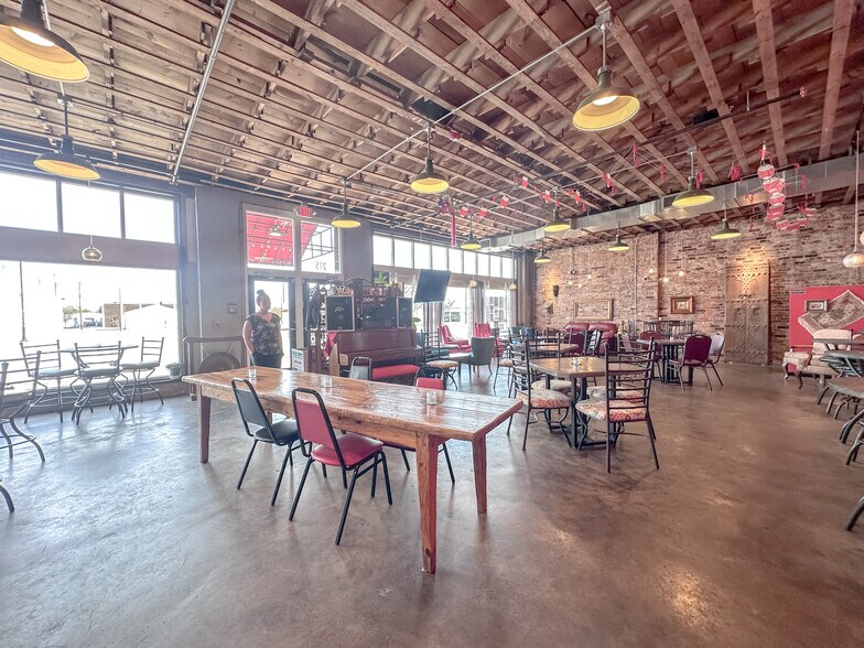 More Photos Of 215 E 2nd St, Bartlesville Auto Repair For Sale