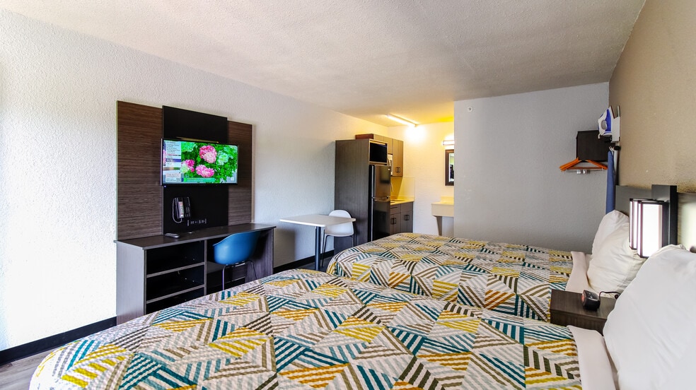 More Photos Of 110 E Highway 6, Alvin Hotel For Sale