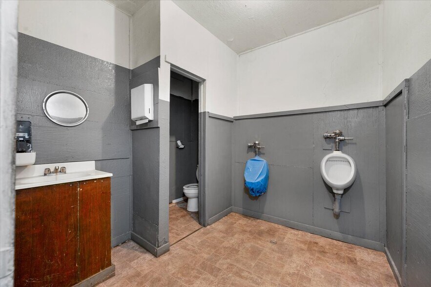 More Photos Of 624 Park Blvd, Orange Cove General Retail For Sale