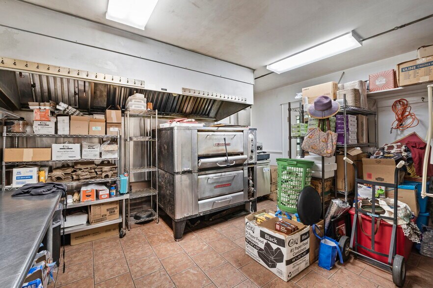 More Photos Of 485 Valley St, Scottsville General Retail For Sale