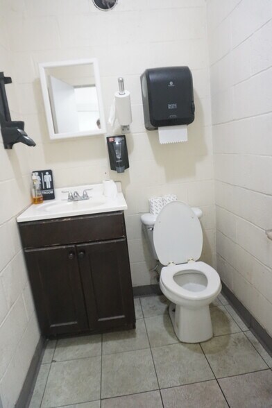 More Photos Of 3605 N Davis Hwy, Pensacola Warehouse For Sale