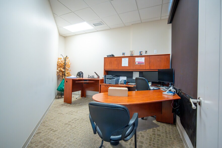 More Photos Of 120 Pembina Rd, Sherwood Park Light Manufacturing For Sale
