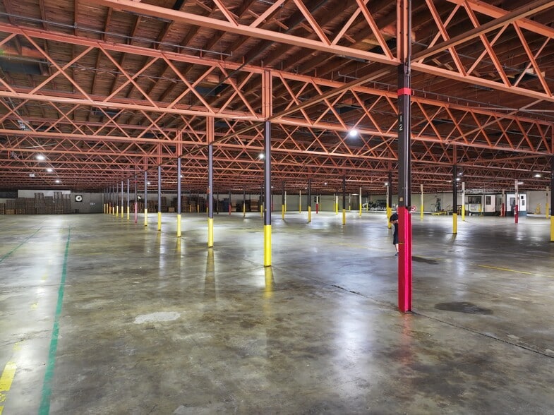 More Photos Of 301 Trade St, Danville Warehouse For Sale