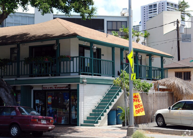 More Photos Of 337-341 Saratoga Rd, Honolulu Storefront Retail Residential For Lease