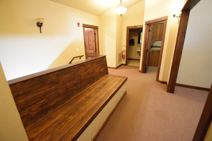 More Photos Of 160 SW Scalehouse Loop, Bend Flex For Lease