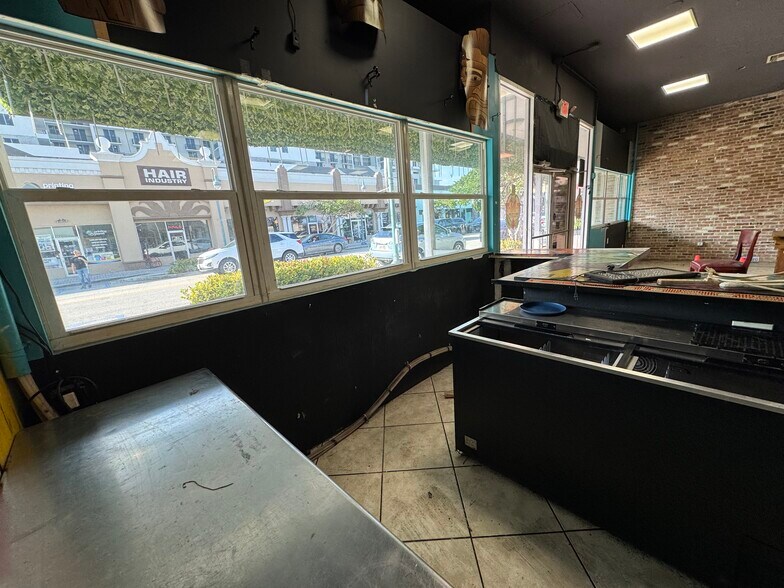 More Photos Of 2001-2017 Harrison St, Hollywood Restaurant For Lease