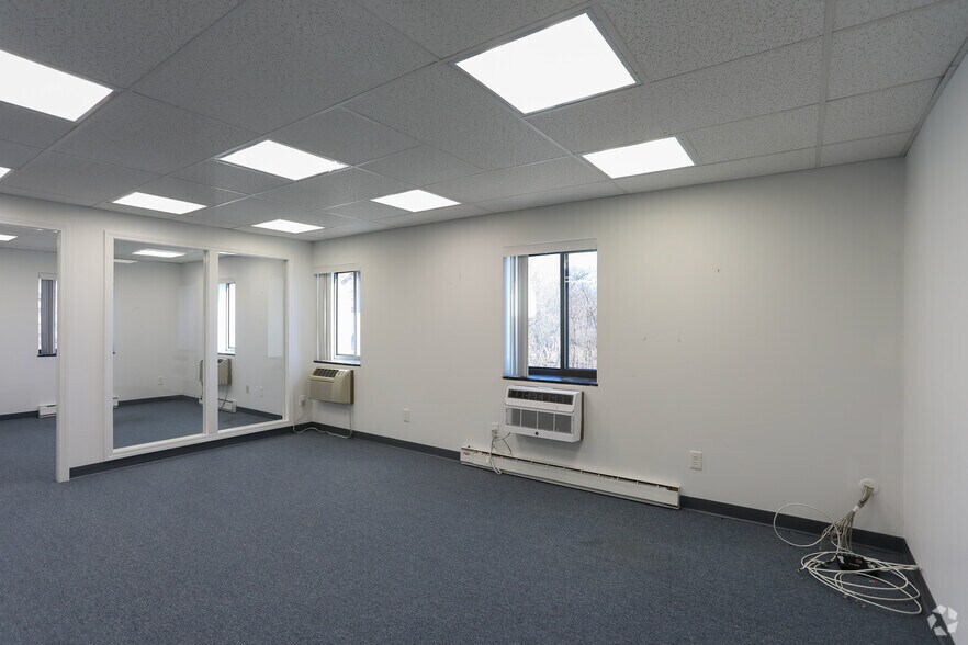 More Photos Of 395 Totten Pond Rd, Waltham Office For Lease