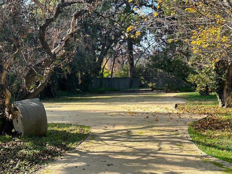 More Photos Of 315 E 4th St, Ontario Flex For Sale