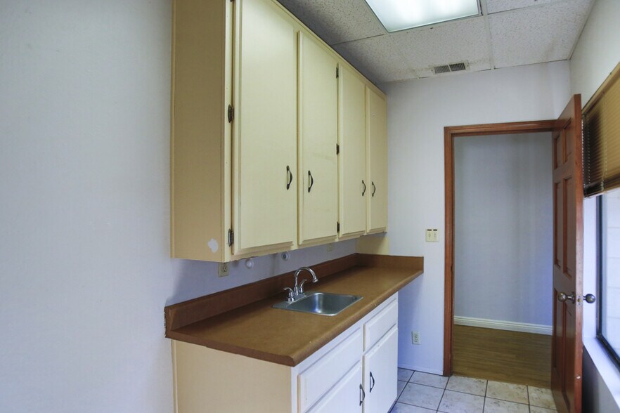 More Photos Of 1810 E 17th St, Santa Ana Medical For Lease