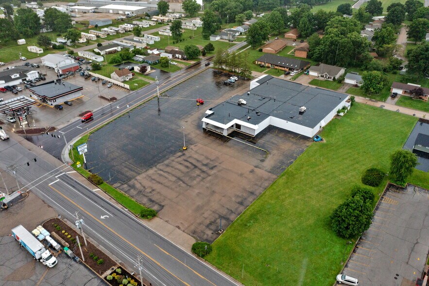 More Photos Of 610 Sainte Genevieve Dr, Sainte Genevieve Auto Dealership For Sale