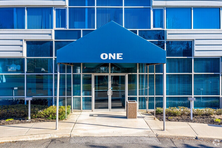 More Photos Of 1 Corwin Ct, Newburgh Medical For Lease