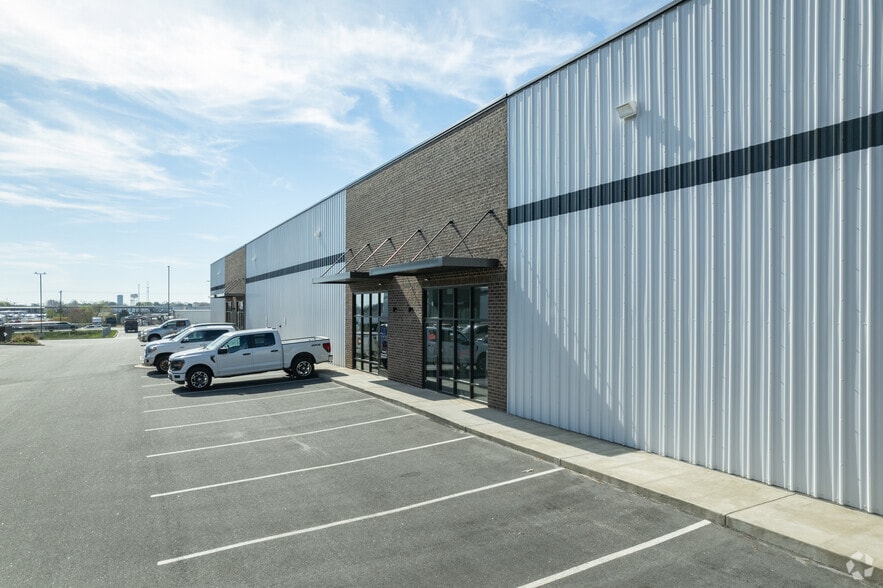 More Photos Of 532 Mayfield Rd, Duncan Warehouse For Lease