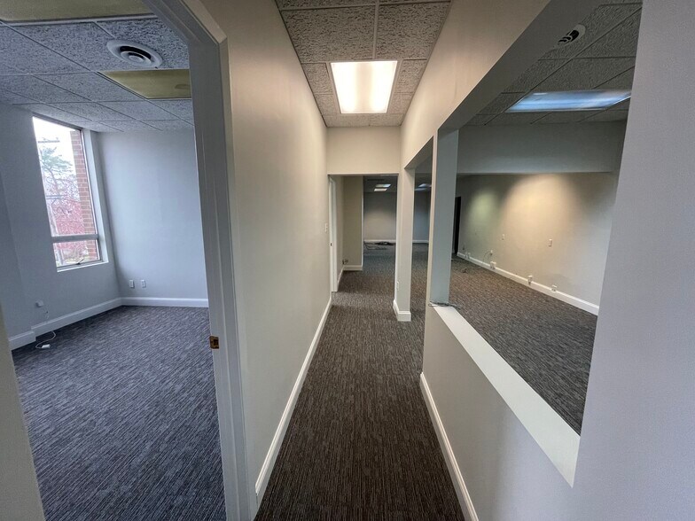 More Photos Of 80 Maple Ave, Smithtown Office For Lease