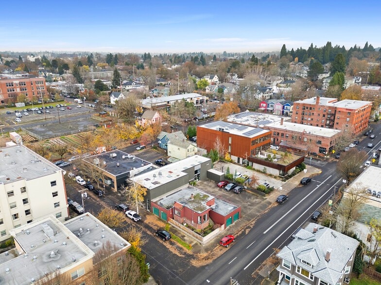 More Photos Of 1305 SE Belmont St, Portland Office For Sale