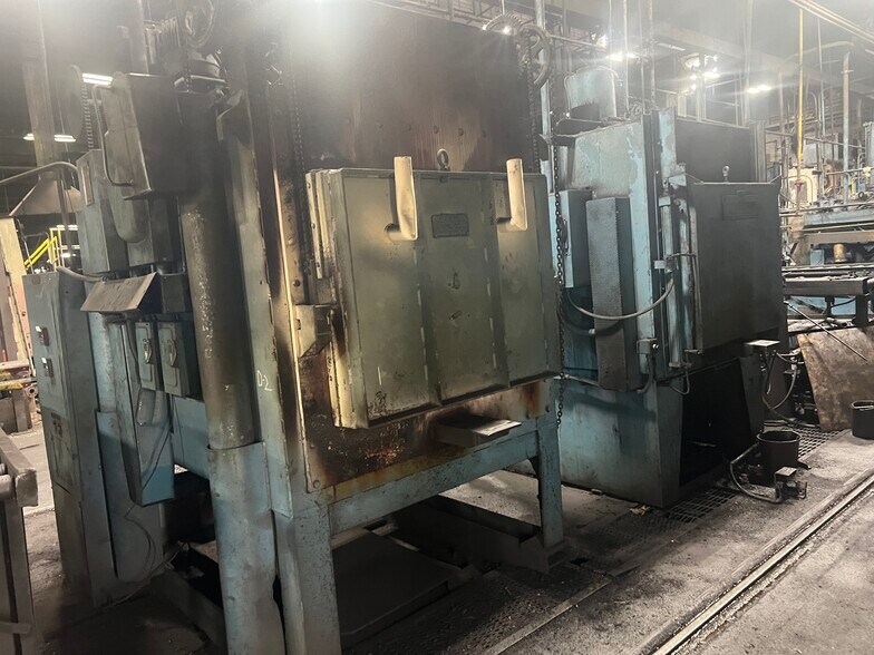 More Photos Of 400 S Gray St, Albany Manufacturing For Sale