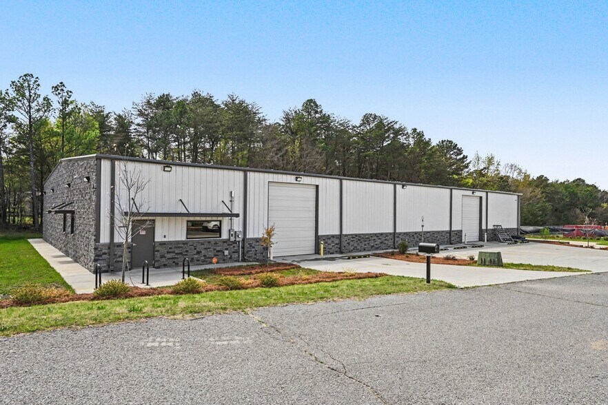 More Photos Of 215 Irvan Ct NW, Concord Flex For Lease