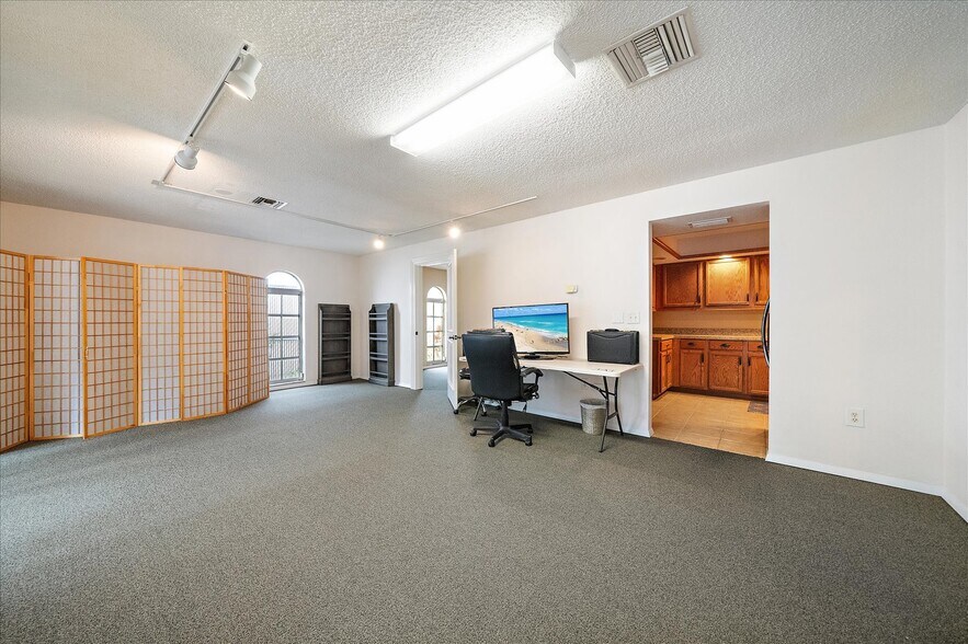 More Photos Of 2072-2074 Constitution Blvd, Sarasota Office For Sale