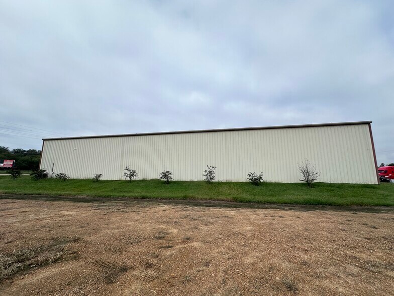 More Photos Of 1319 US-82, Indianola Service For Sale