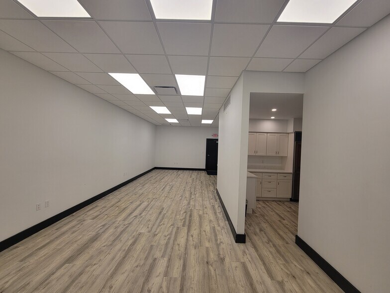 More Photos Of 3888 Mannix Dr, Naples Light Manufacturing For Lease