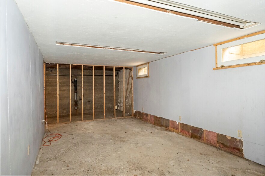 More Photos Of 2026 2nd Ave N, Great Falls General Retail For Lease