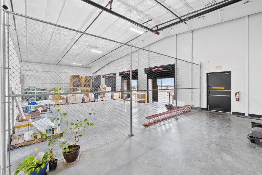 More Photos Of 820 S Central Expy, Anna Warehouse For Sale