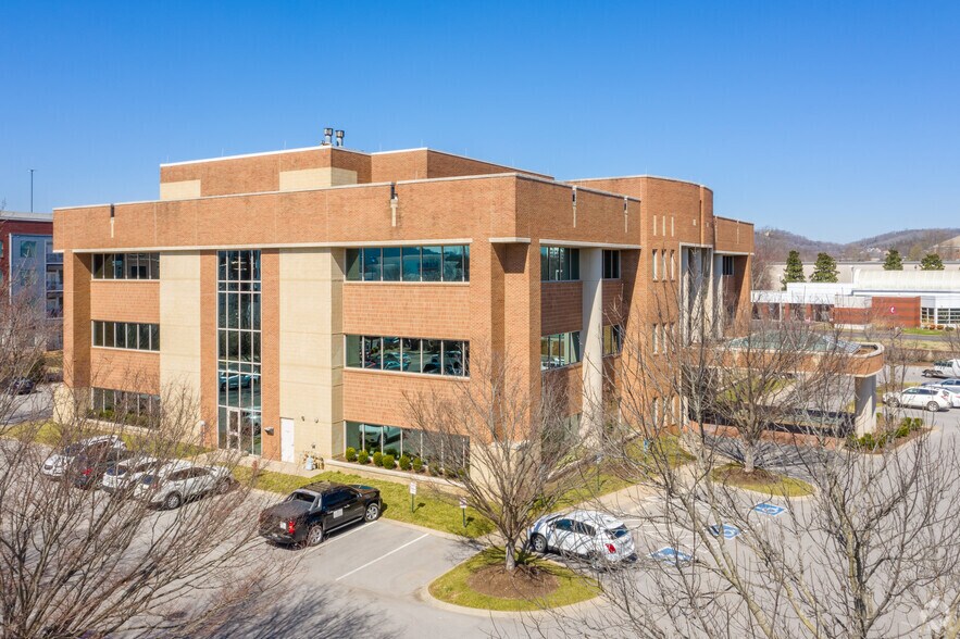 More Photos Of 1909 Mallory Ln, Franklin Medical For Lease