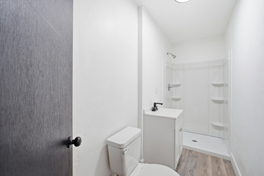 More Photos Of 1012 Hale Ave, Corcoran Office Residential For Sale