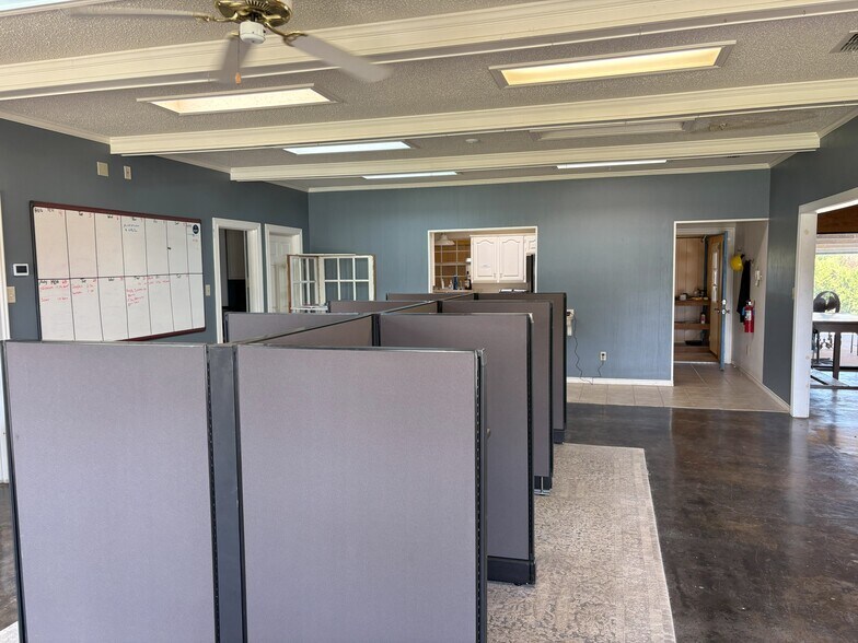 More Photos Of Lease 870 N Preston Road, Celina Garden Center For Lease