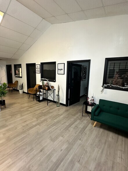 More Photos Of 1001-1043 Stine Rd, Bakersfield Medical For Sale