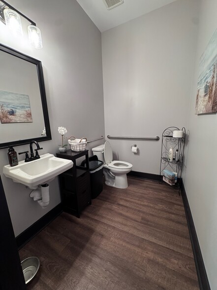 More Photos Of 2693 Townsend Ct, Clarksville Medical For Lease