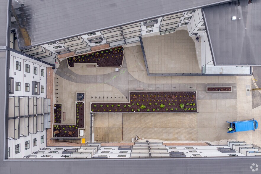 More Photos Of 107 Evans St, Duncan Apartments For Lease