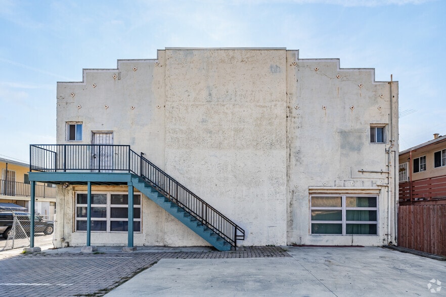 More Photos Of 4333-4335 W 147th St, Lawndale Office For Sale