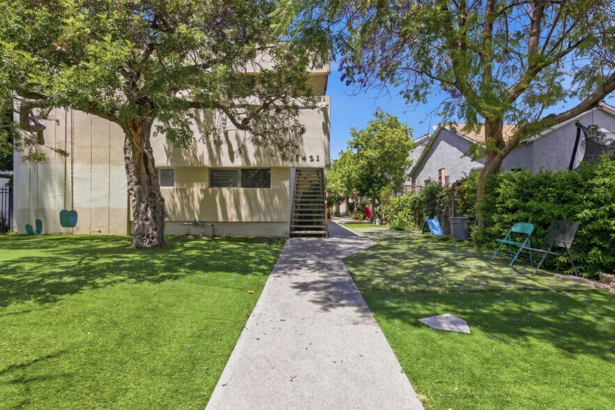 Primary Photo Of 11421 Tiara St, North Hollywood Apartments For Sale