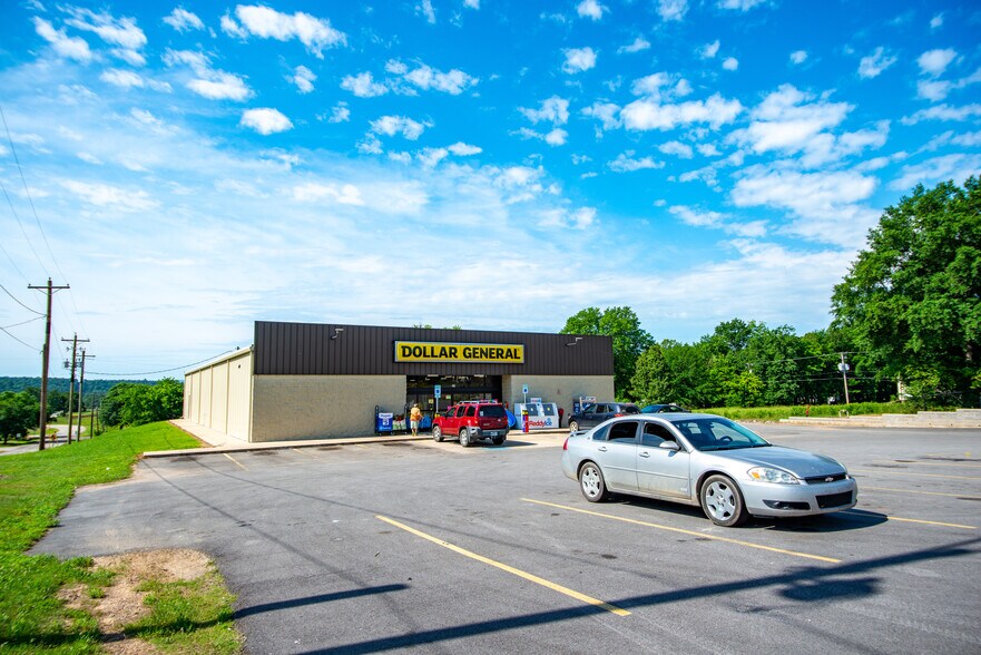 More Photos Of 46 E Priddy St, Magazine Freestanding For Sale