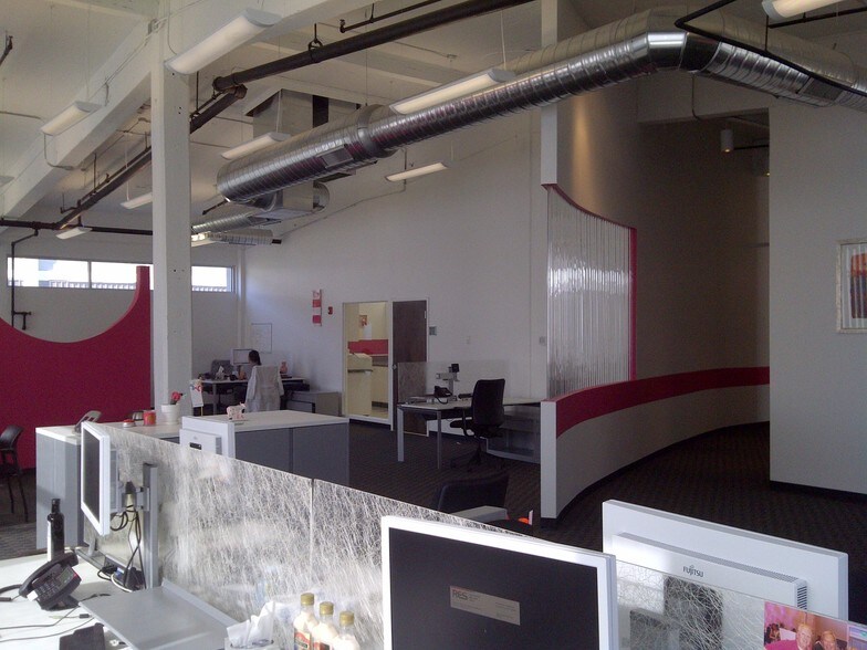 More Photos Of 18-22 Masse Pl, Batavia Warehouse For Lease