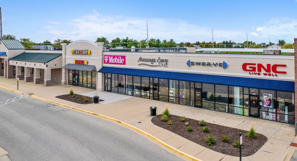 More Photos Of 1201-1335 Savoy Plaza Ln, Savoy General Retail For Lease