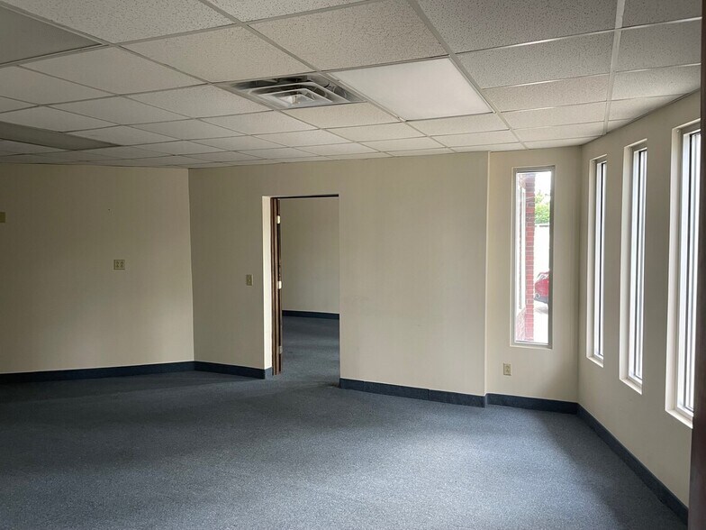 More Photos Of 560 W Third St, Jamestown Office For Lease