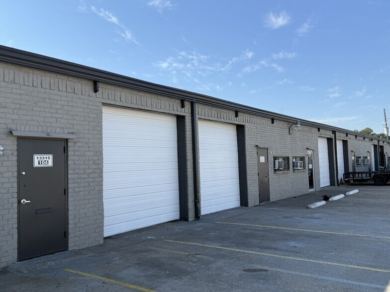 More Photos Of 13329 Veterans Memorial Dr, Houston Unknown For Lease