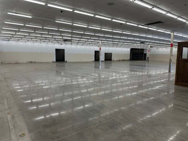More Photos Of 550 S Church St, Spartanburg Freestanding For Lease