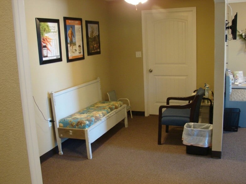 More Photos Of 1013 Cedar St, Bismarck Storefront For Sale
