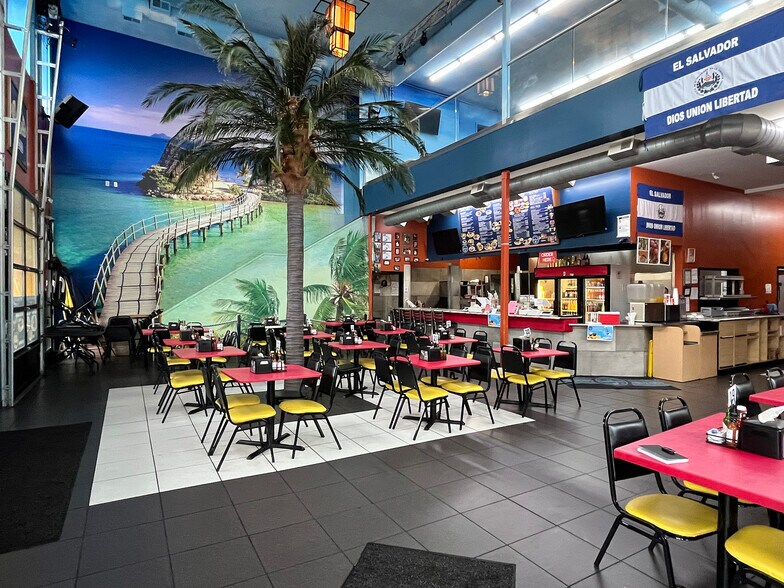 More Photos Of 501 E Lake St, Minneapolis Storefront Retail Office For Sale