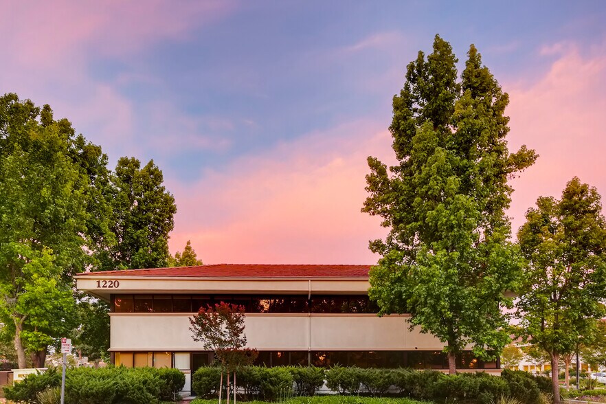 More Photos Of 1220 La Venta Dr, Westlake Village Medical For Lease