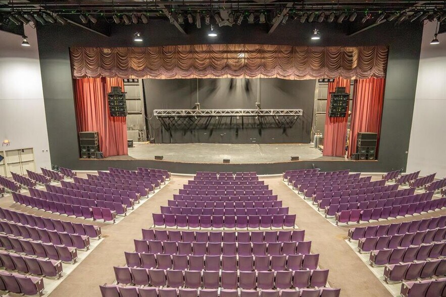 More Photos Of 430 Munroe Ave, Wisconsin Dells Theater Concert Hall For Sale
