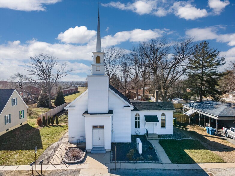 More Photos Of 407 Jacob St, Saint Jacob Specialty For Sale