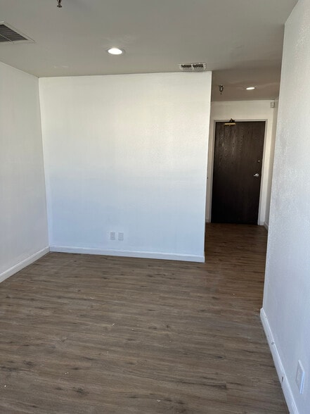 More Photos Of 8000 Wheatland Ave, Sun Valley Manufacturing For Lease