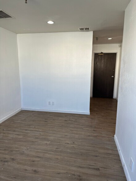 More Photos Of 8010 Wheatland Ave, Sun Valley Manufacturing For Sale