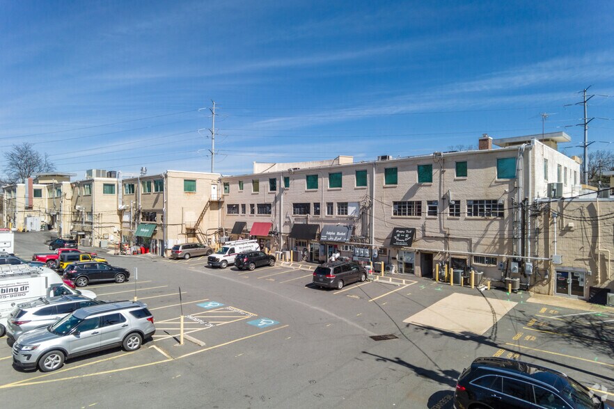 More Photos Of 1051-1083 W Broad St, Falls Church Unknown For Lease