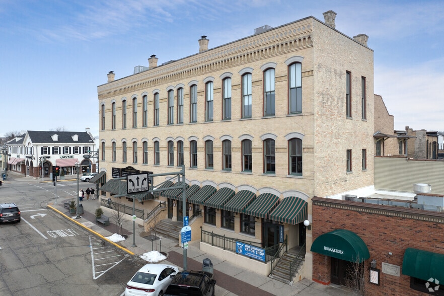 More Photos Of 772 W Main St, Lake Geneva Loft Creative Space For Lease