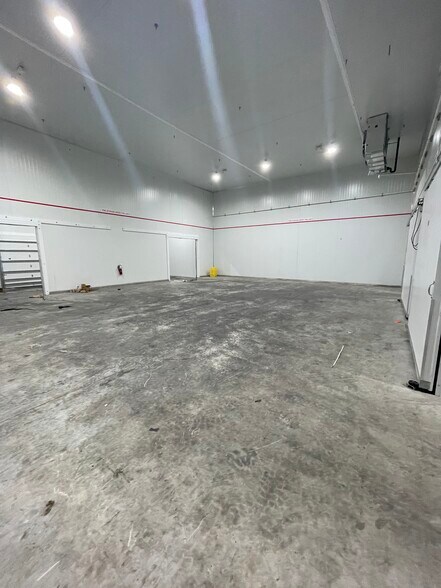 More Photos Of 2701 NW 107th Ave, Miami Refrigeration Cold Storage For Lease